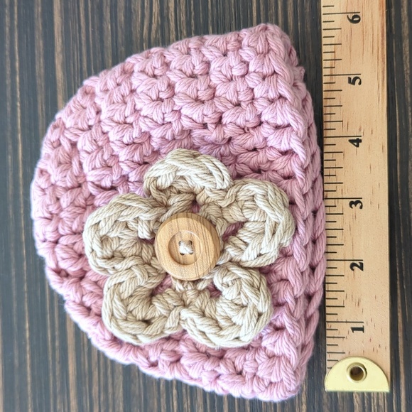 Newborn knitted pink & beige hat - perfect for photoshoots - Picture 4 of 5
